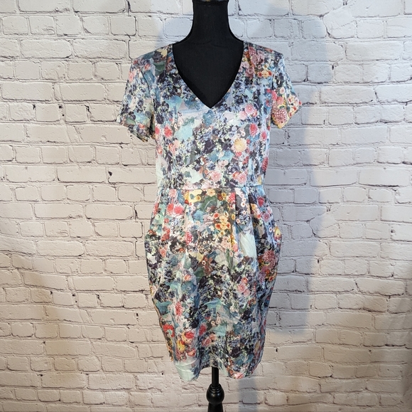 H&M Dresses & Skirts - H&M Watercolor Floral Sheath Dress